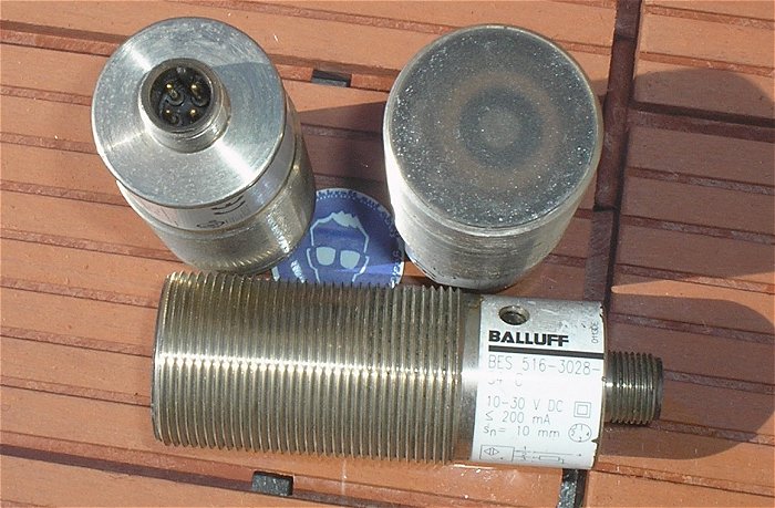 hq2 3x Initiator Näherungsschalter 24V Volt DC sn=10mm Balluff BES 516-3028-S4-C