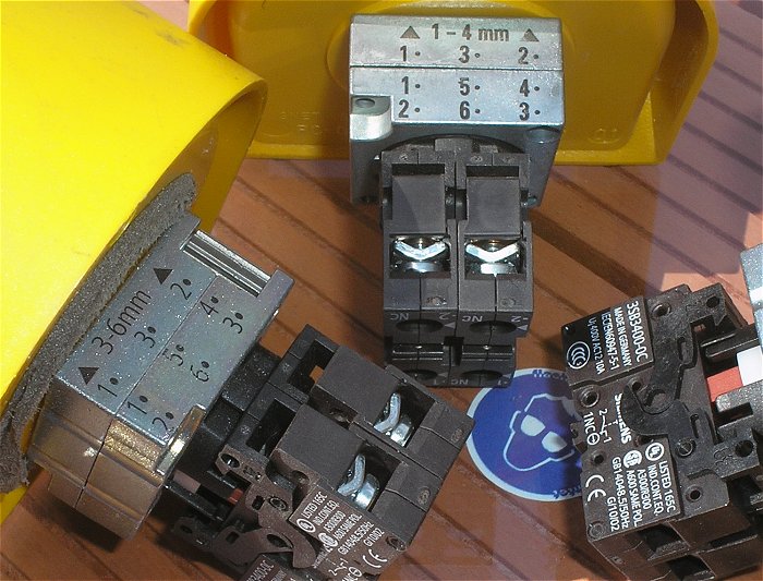 hq4 Notaus Not Aus Taster Schalter rot gelb 2Ö mit Kragen Siemens 3SB 3SB3400-0C (1)