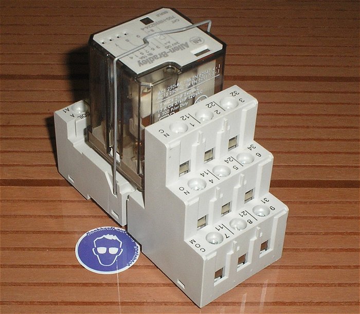 hq2 Relais Koppelrelais 24V Volt DC 3x UM 15A AB Allen Bradley + Sockel