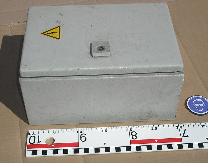 hq1 Schaltschrank Standardschaltschrank mit Bauteilen Rittal AE1035