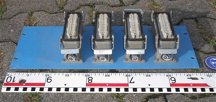 hq2 ca 4HE Rackblende Caseblende Blende mit 4x Last Buchse 24 polig