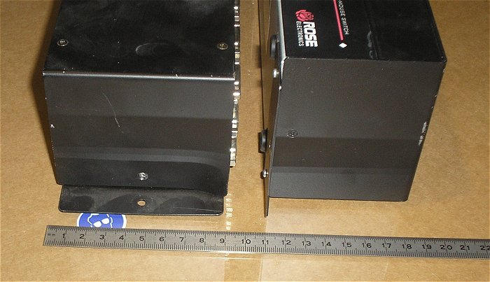 hq4 2x KVM VGA Switch Metall Gehäuse Rose Electronics Vista KVM-4PCA