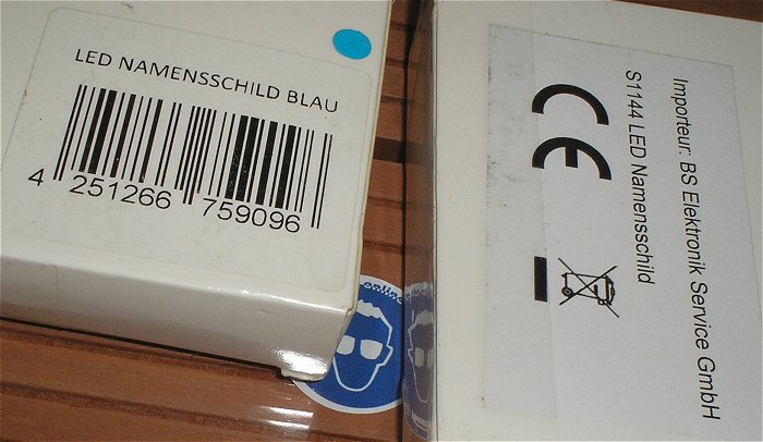hq6 2 Stück LED Namensschild blau 44x11 Pixel 93x30x6mm USB Sertronics EAN 4251266759096