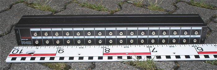 hq2 Patchpanel Patchbox Patchbay 32 Kanal Cinch Chinch ohne Rackwinkel Tascam PB 32R