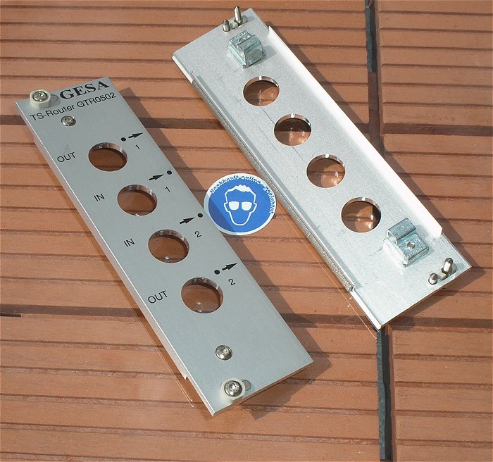 hq1 Teilblende Blende Taster Stecker Einbau ca 12mm Montageloch für 3HE Rack Alu