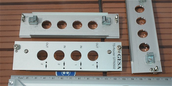 hq2 Teilblende Blende Taster Stecker Einbau ca 12mm Montageloch für 3HE Rack Alu