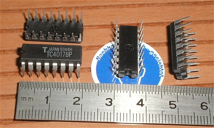 hq2 2x IC Decimal Johnson Counter Zähler 5 stufig CMOS DIP 16 Toshiba TC4017BP Japan