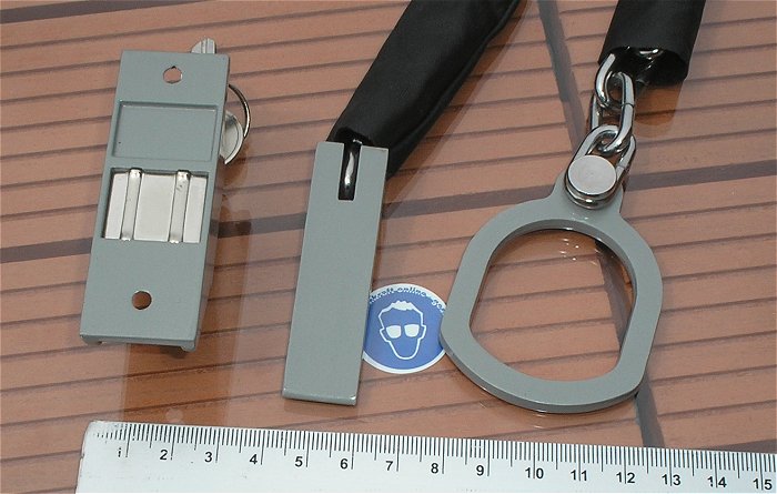hq4 Türkette mit Anbau Schloß und 2 Schlüssel vermutlich für Klinke Nachrüstsatz 