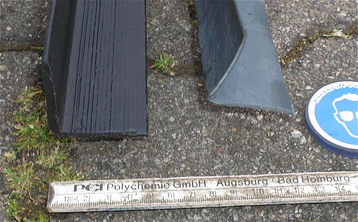 hq2 halbierte Winkelleisten ca 90cm lang Winkelprofile Kunststoff ca 4,5 x 4,5 cm grau sw 