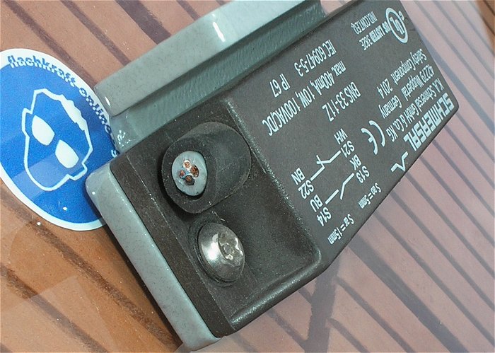 hq2 Schalter Magnetschalter 1S1Ö mit Halterung Schmersal BNS 33-11Z