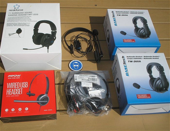 hq 2x Headset Basetec 1x Gaming 1x Mipow BH323A USB 1x Plantronics  EAN 5033588055730