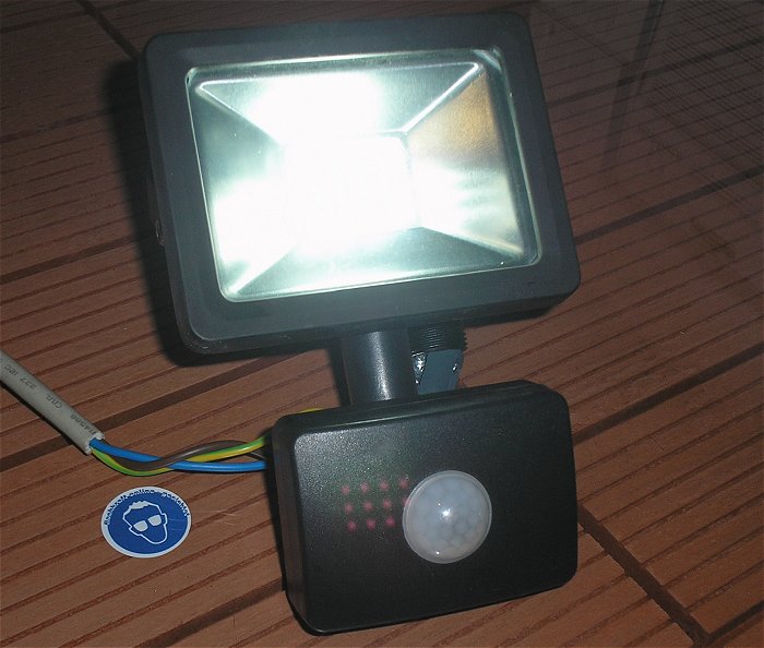 hq4 LED Fluter Scheinwerfer Flutlicht Strahler PIR 230V Volt AC 10W Goobay 58998