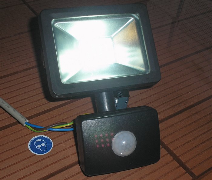 hq4 LED Fluter Scheinwerfer Flutlicht Strahler PIR 230V Volt AC 10W Goobay 58998
