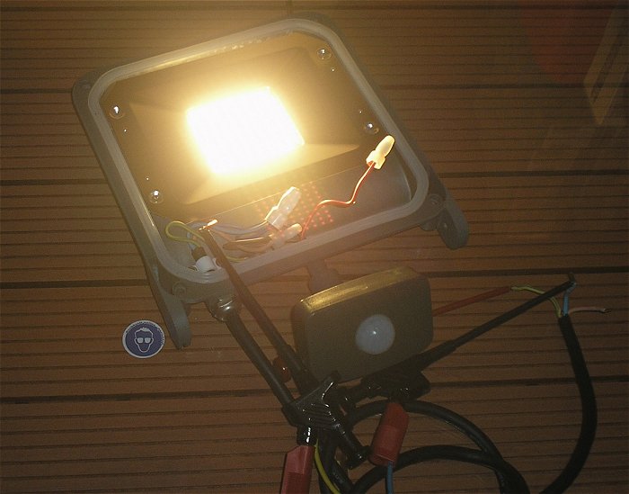 hq2 LED Fluter Scheinwerfer 230V Volt AC PIR Bewegungsmelder Osram